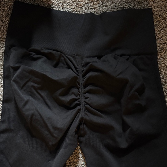 Black High-Waisted Leggings - Picture 3 of 3